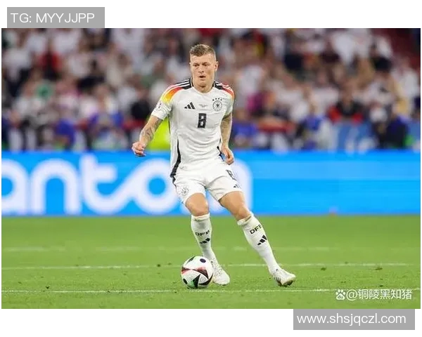 个子瘦高的足球明星如何在赛场上展现出超凡的技术与魅力 个子瘦高的足球明星如何在赛场上展现出超凡的技术与魅力