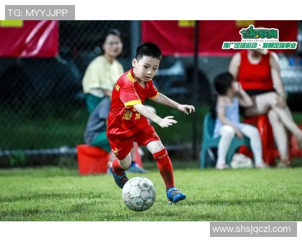 游戏直播中的足球明星有哪些值得关注的球员和他们的精彩瞬间 游戏直播中的足球明星有哪些值得关注的球员和他们的精彩瞬间